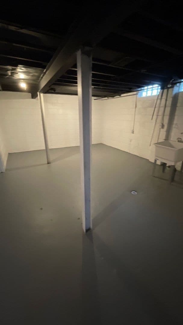 Building Photo - Updated 3-Bedroom Home – We Welcome Sectio...