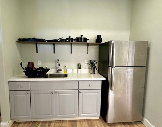 Building Photo - Spacious 1 Bedroom with RIVER TRAIL ACCESS!!