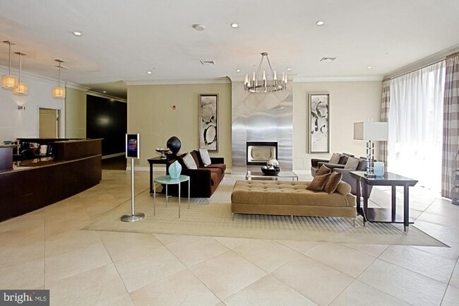 Building Photo - 2451 Midtown Ave