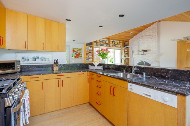 Building Photo - 51 Seascape Ln