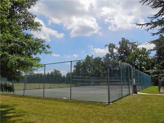 Building Photo - Condo in Bethlehem Township