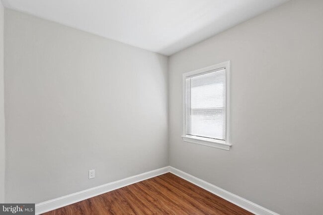 Building Photo - 4816 Woodlawn Dr
