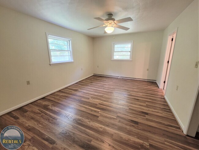 Building Photo - Spacious House Located off the 105 Bypass