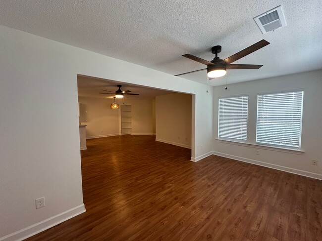 Building Photo - 4304 Lotus Ct