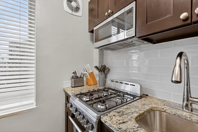 Building Photo - 1500 Arlington Blvd