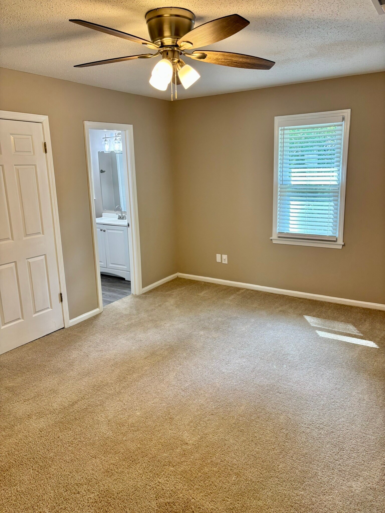 Building Photo - 548 Kenton Dr