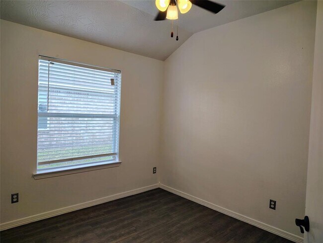Building Photo - 21411 Forest Colony Dr