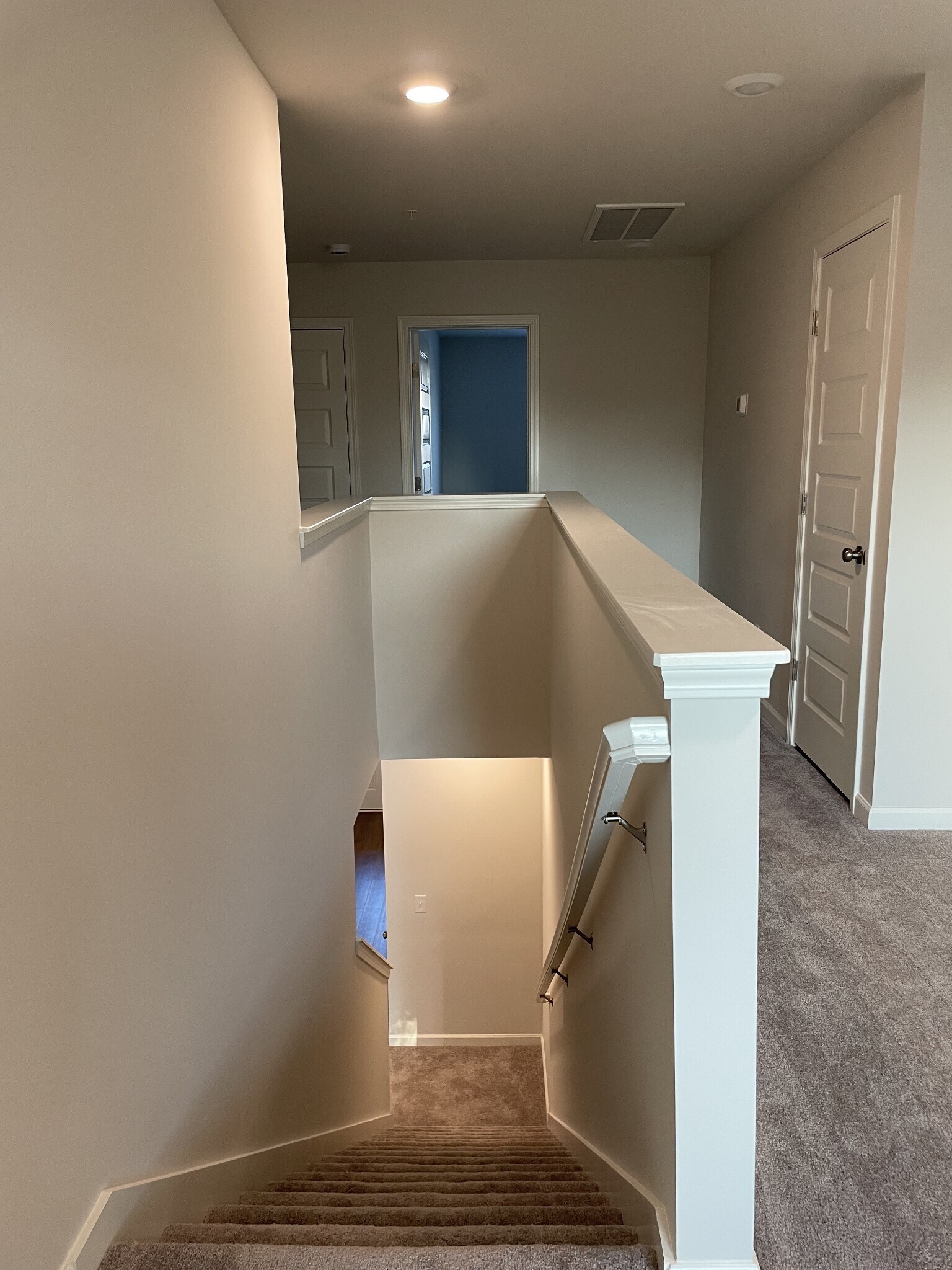 Building Photo - 681 Birdie Dr