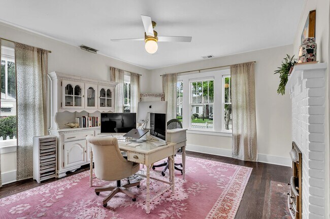 Building Photo - Completely Renovated Charming - 3 bedroom 2 bathroom home - 1108 Bonventure Rd, Savannah GA