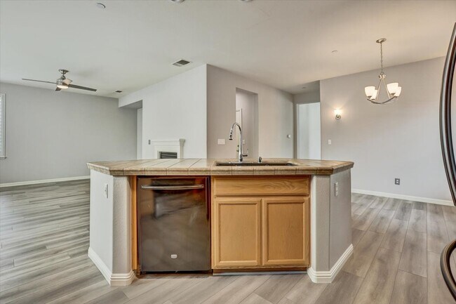 Building Photo - 683 Courtyards Loop