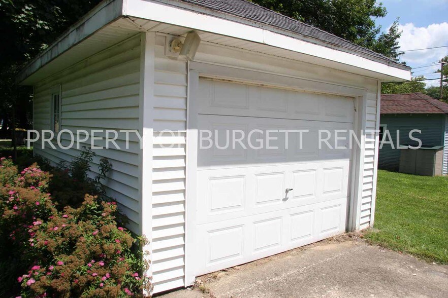 Building Photo - 410 Evergreen St
