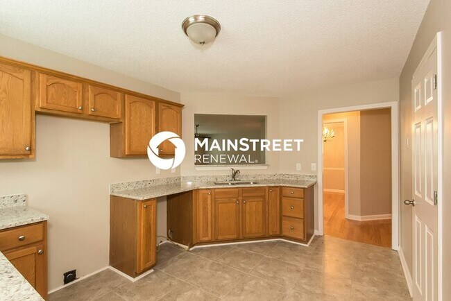 Building Photo - 4 Bedroom Pet-Friendly Home in Hampton, GA with Main Street Renewal