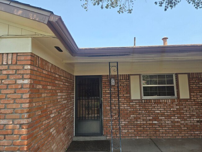 Building Photo - 11317 Baja Dr NE