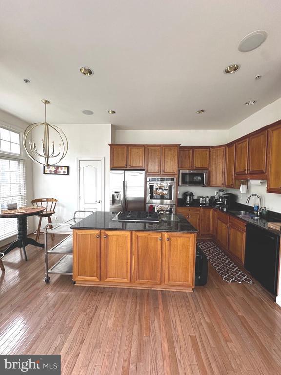 Building Photo - 1607 Seneca Ave