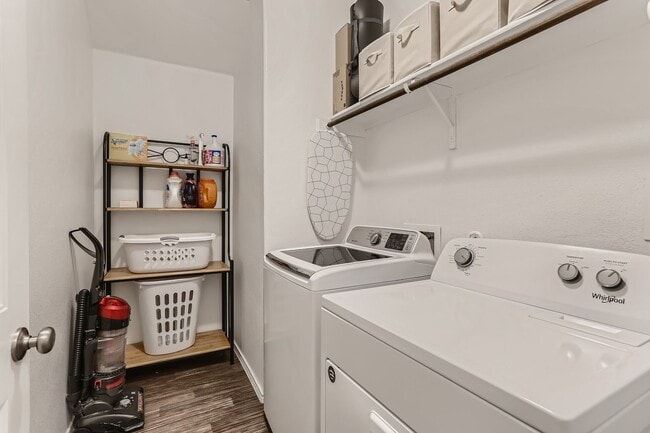 Building Photo - Charming 4BR/2BA One-Level Home with Moder...