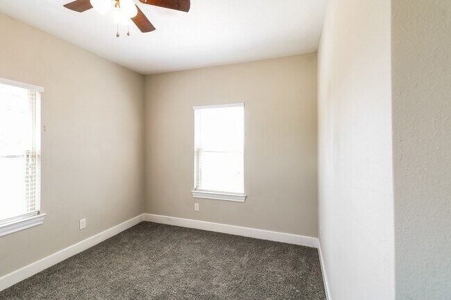 Building Photo - 3223 Bay Oaks Harbor Dr