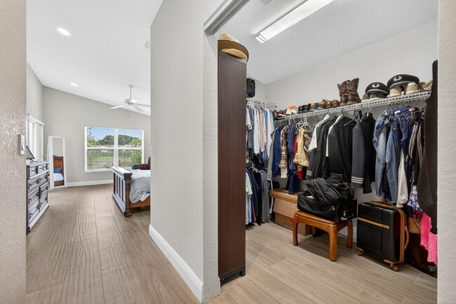 Building Photo - 15155 Newquay Ct