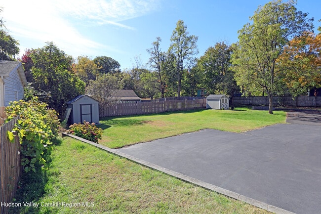 Building Photo - 208 Lucas Ave