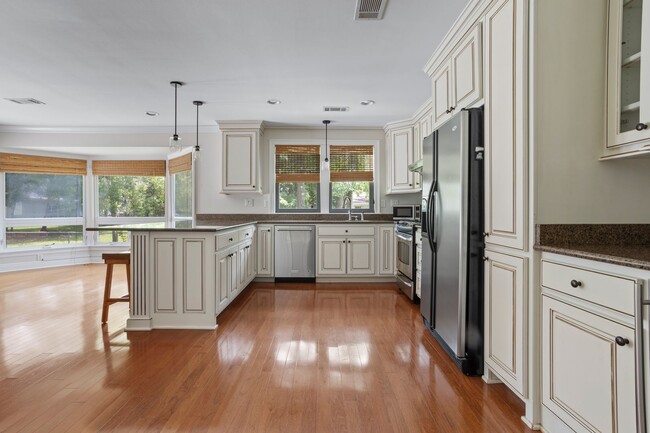 Building Photo - Charming Coastal Living in Downtown Ocean ...