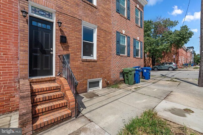 Building Photo - 112 E Randall St