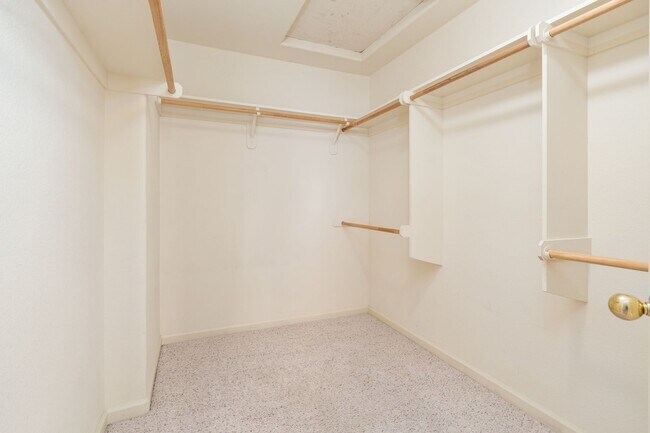 Building Photo - 2940 E Brandon Ln