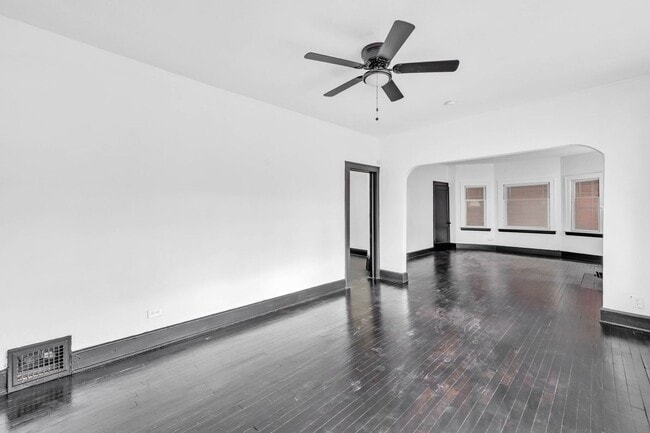 Building Photo - 3058 E 116th St