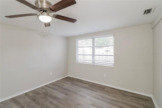 Building Photo - 5720 Chipper Dr