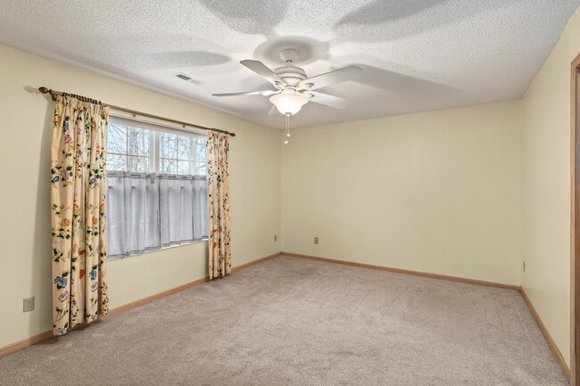 Building Photo - Riva Ridge