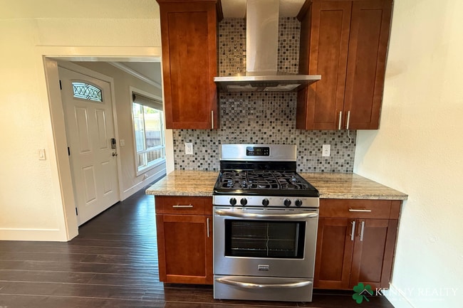 Building Photo - 3 Bedroom, 2 Bathroom (Main House + ADU) -...