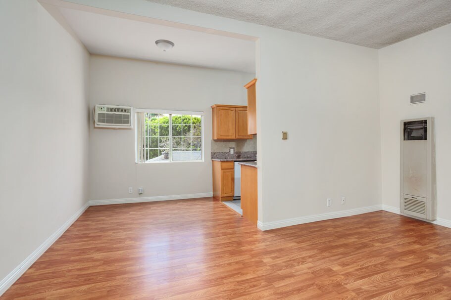 Building Photo - 5412 Willowcrest Ave