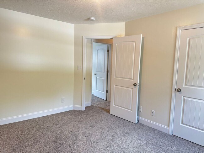 Building Photo - Move in Special! Beautiful Home Built in 2021! Open Floor Plan with 4bed/2.5 Bath and Fenced yard!