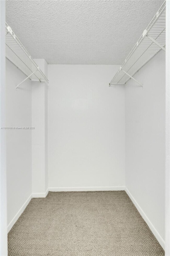 Building Photo - 18151 NE 31st Ct