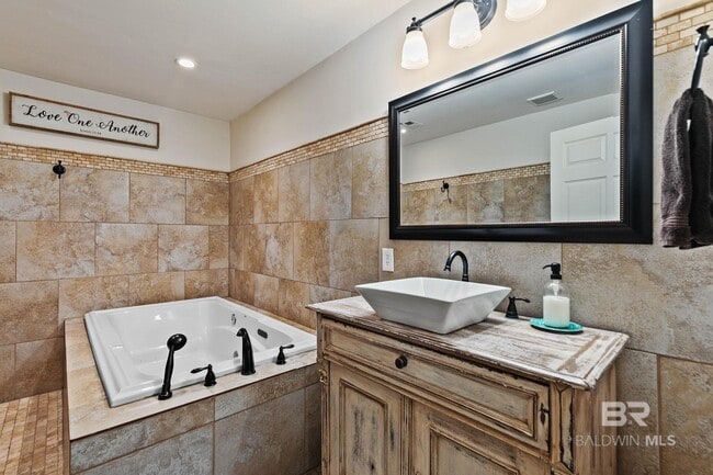 Building Photo - 2 Echo Ln