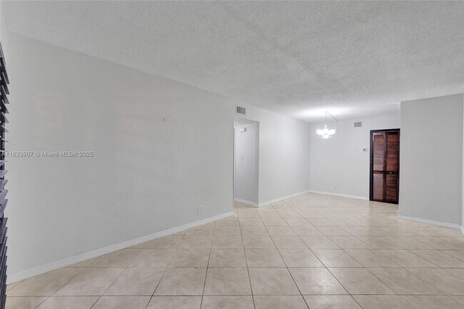 Building Photo - 106 Gardens Dr