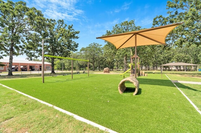 Building Photo - Like New 3-bedroom 2.5 bath Duplex in Gent...