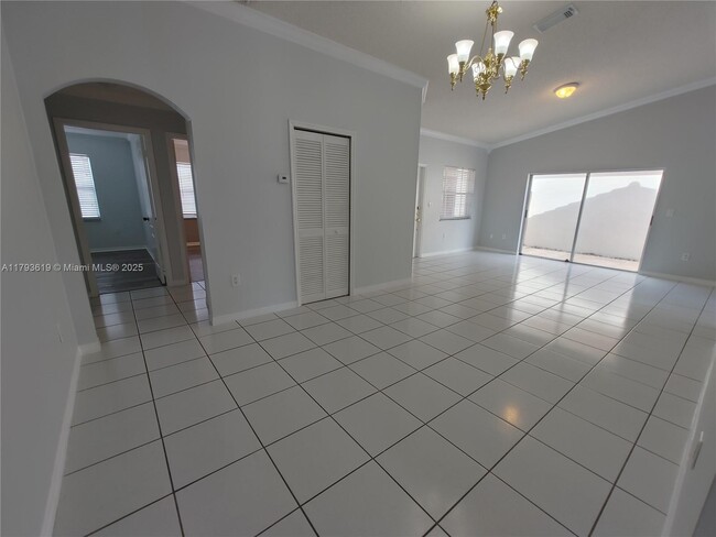 Building Photo - 1137 NW 128th Pl