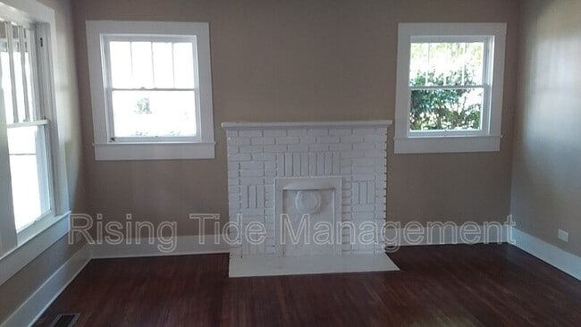 Building Photo - 123 Vines Ave