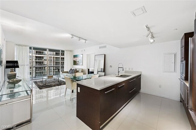 Building Photo - 2 br, 2 bath Condo - 475 Brickell Ave Apt ...