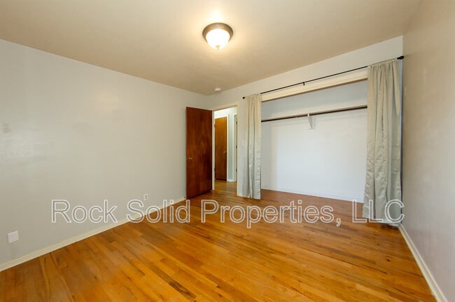 Building Photo - 4507 E 10th St
