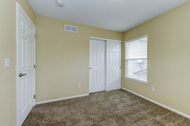 Building Photo - Beautifully Updated 3-Bed Home in Arapahoe...
