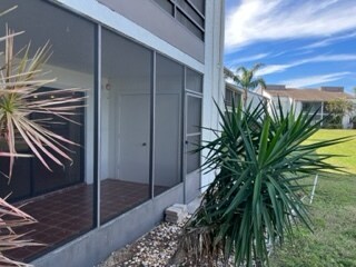 Lanai - 2469 Twin Dr