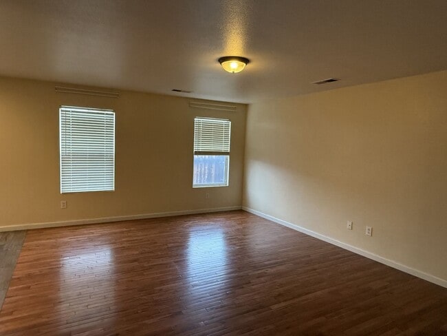 Building Photo - 3 bedroom, 2 bathroom-Reno/Stead area