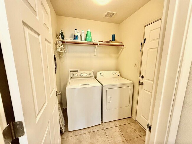 Building Photo - 168 Dolomite Dr