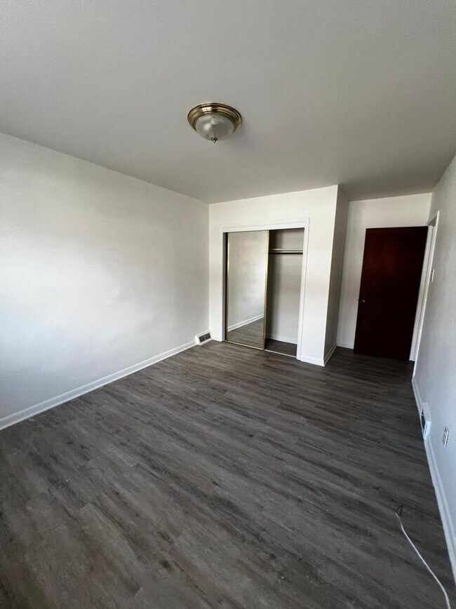Building Photo - 4039 Balwynne Park Rd