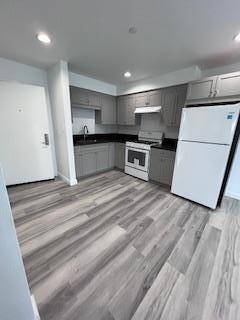 Interior Photo - 8730-8744 S FIGUEROA ST