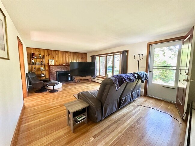 Building Photo - 10 Roulston Rd