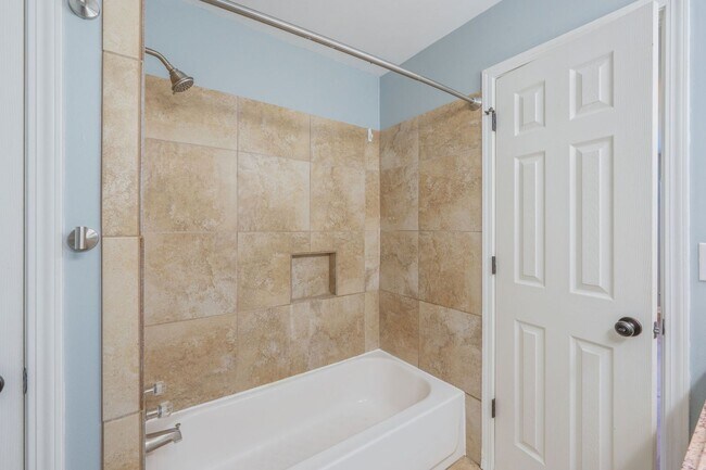 Building Photo - 1629 Campbell Dr N