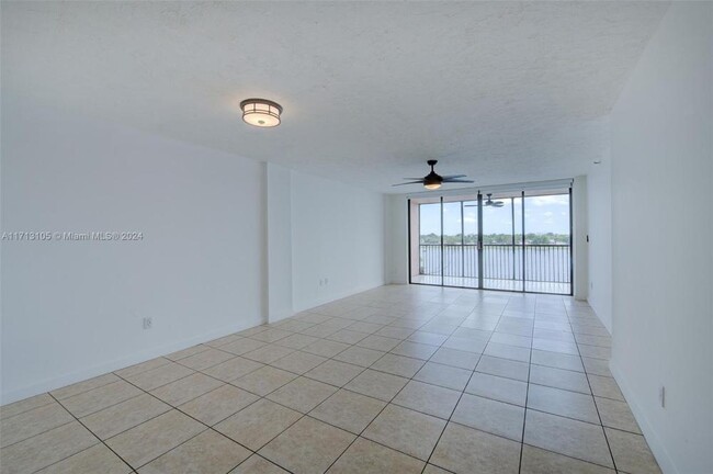 Building Photo - 2 bedroom in Miami FL 33179