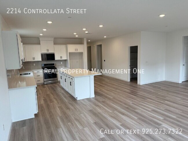 Building Photo - 2214 Controllata St