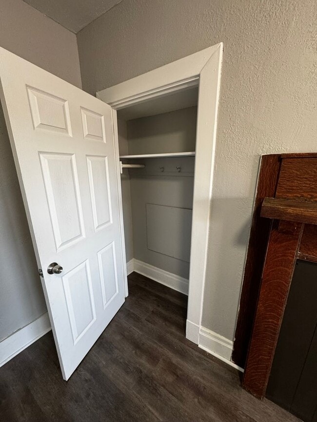 Building Photo - Newly Remodeled Two Bedroom Apartment in Squirrel Hill